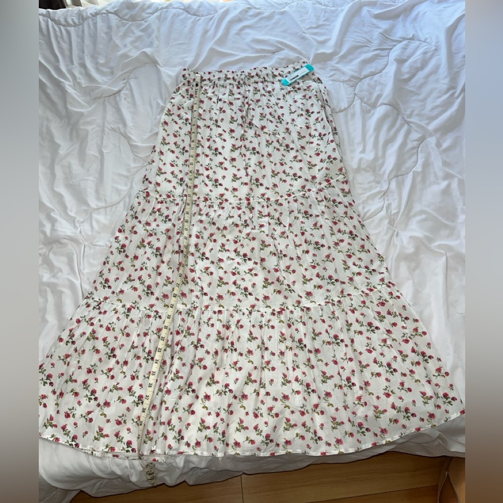 Tiered Floral White Midi Skirt 🌸✨ Size L | Cottagecore Dream